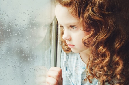 Cha mẹ hãy cẩn thận, em bé trầm cảm gửi cho bạn 7 dấu hiệu