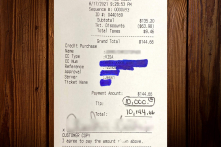 Hóa đơn chỉ 144 USD nhưng vị khách lạ trả thêm 10.000 USD tiền tip