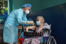 Ngày 2/10 có 5.490 ca COVID-19; 164 ca tử vong