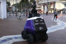 Singapore thử nghiệm robot tuần tra cảnh báo người dân