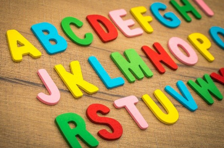 Cậu bé có tên “ABCDEFGHIJK” khiến nhân viên y tế Indonesia sửng sốt