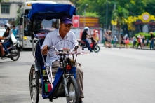 Vì sao TP.HCM cần mở lại quán ăn phục vụ tại chỗ, bán vé số…?