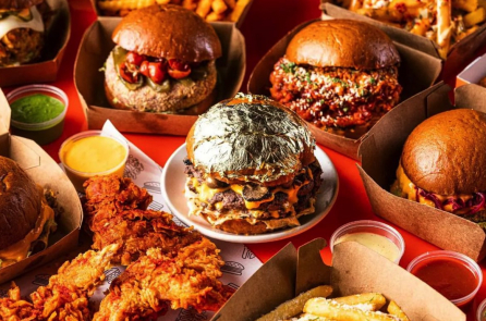 Nhà hàng ở Ấn Độ bán bánh burger phủ vàng lá