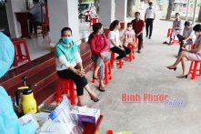 Hàng chục người tiêm đủ 2 mũi vắc-xin vẫn mắc COVID-19, Bình Phước siết người vào tỉnh