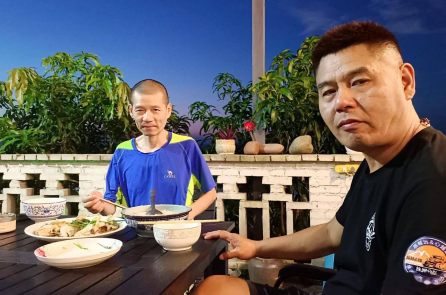Người đàn ông từ chối điều trị ung thư, dùng thời gian cuối đời đi du ngoạn khắp nơi