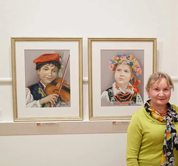 id13301924 Barbara with portraits of Polish Children in Traditional Costume 1 600x561 1