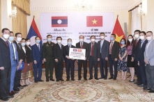Việt Nam tiếp tục hỗ trợ Lào 2,15 triệu USD và vật tư y tế để phòng dịch COVID-19