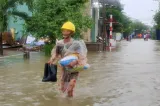 nguoi dan chay lu quang nam