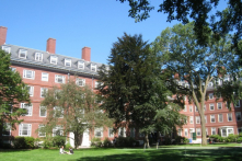 2 quan chức giám sát trại giam Tân Cương nhận được học bổng Harvard
