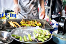 Từ tuần cuối tháng 10, TP.HCM mở dần quán ăn bán tại chỗ