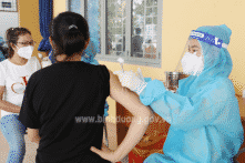 ‘Lén’ tiêm vắc-xin COVID-19 cho trẻ, Bình Dương chỉ công bố khi được cho phép tiêm