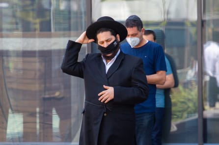 Israel cho phép dùng công nghệ giám sát người nhiễm biến thể mới Omicron