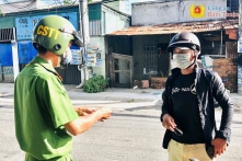 Số ca COVID-19 gia tăng, nhiều tỉnh thành tái lập chốt kiểm soát, xét nghiệm diện rộng