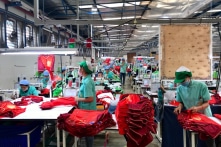 29,4 triệu người mất việc, dừng làm trong 1 quý – ‘thị trường lao động đã bị chia cắt cục bộ’