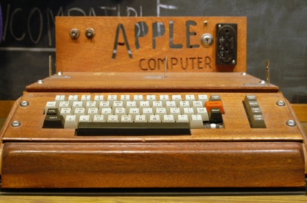 “Tổ tiên của máy tính cá nhân” Apple-1 được bán với giá 400.000 USD