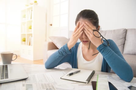 Thích hào nhoáng, nhiều người trẻ Trung Quốc mắc kẹt trong nợ nần