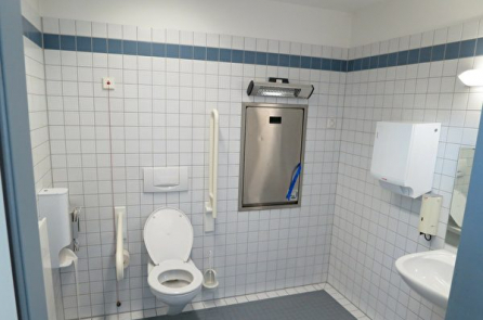 Nhân viên và bệnh nhân một bệnh viện ở Nhật uống nước xả bồn cầu gần 30 năm