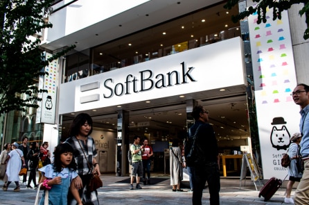 SoftBank mua nhà máy của Foxconn để thúc đẩy dự án AI Stargate