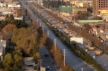Taliban dùng vũ khí do Mỹ sản xuất tổ chức lễ duyệt binh thể hiện sức mạnh