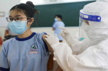 Bắc Giang: Một học sinh tử vong sau tiêm vắc-xin COVID-19, huyện vẫn tiếp tục tổ chức tiêm