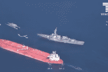 Iran tấn công bừa bãi không phân địch ta tàu thuyền tại Vịnh Oman cùng Eo biển Hormuz