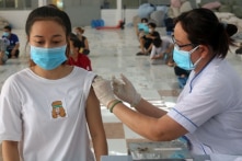 Còn hơn 15 triệu liều vắc-xin chưa dùng, Bộ Y tế ‘hỏa tốc’ yêu cầu các địa phương ‘tăng tốc tiêm’