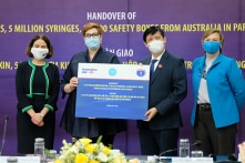 Việt Nam nhận 1.910 tủ lạnh bảo quản vắc-xin do Chính phủ Úc tặng