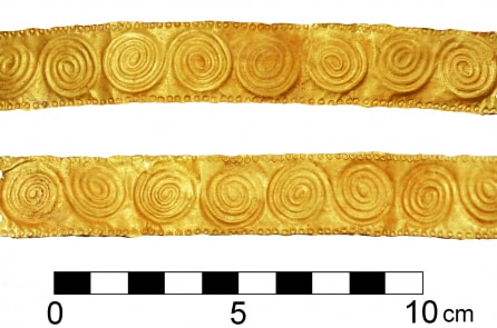 Các nhà khảo cổ phát hiện vương miện vàng của nữ hoàng Nefertiti hơn 3.000 năm trước