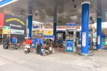 Giá xăng tăng trong đợt điều chỉnh cuối cùng của năm 2021