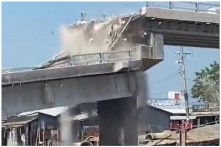 Cà Mau: Cầu hơn 54 tỷ đồng đang xây dựng bất ngờ đổ sập một nhịp xuống sông