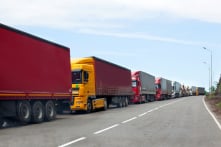 Ùn tắc cửa khẩu phía Bắc khiến nhiều doanh nghiệp khốn đốn