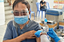 F0 nặng, tử vong tăng, VN rút ngắn thời gian tiêm mũi vắc-xin COVID-19 nhắc lại