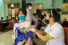 Thanh Hóa: 86 học sinh phản ứng sau tiêm vắc-xin Pfizer, phải nhập viện theo dõi