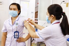 TP.HCM: Sẽ tiêm vắc-xin mũi 3 từ ngày 10/12; có thể hoãn việc HS lớp 1 đến trường