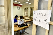 Có F0 trong trường học: TP.HCM phân nhóm theo dõi, cách ly; Hà Nội có thể phong tỏa toàn trường