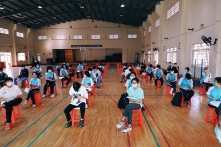 Sau 2 ca trẻ tử vong, Việt Nam tiếp tục các đợt tiêm vắc-xin COVID-19 cho trẻ