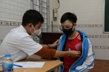 Chủ tịch Hà Nội ra công điện khẩn yêu cầu tiếp tục tiêm vắc-xin COVID-19 cho trẻ em