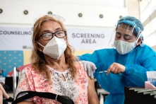 Philippines áp đặt chính sách “không tiêm vắc-xin, không đi xe” ở thủ đô