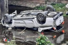 Nghệ An: Xe bán tải mất lái lao khỏi cầu, 2 cán bộ thuế tử vong tại chỗ