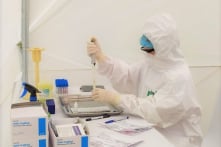 Giá xét nghiệm COVID-19 tại Hà Nội: Test nhanh 16.400 đồng, RT-PCR tối đa 166.800 đồng