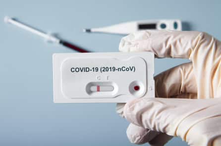 FDA Mỹ gia hạn thời gian sử dụng gần 1 triệu kit test COVID-19 đã hết hạn