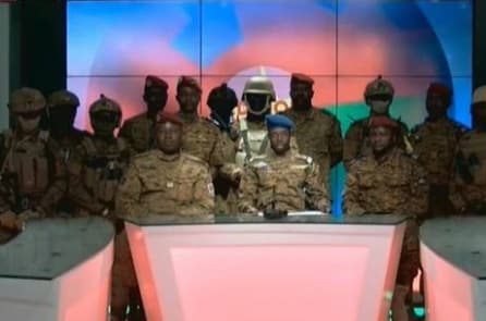 Burkina Faso: Quân đội bắt giữ tổng thống, đình chỉ hiến pháp và cấm biên