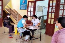 Số ca COVID-19 nặng và nguy kịch tiếp tục tăng, Hà Nội dừng tổ chức lễ hội chùa Hương