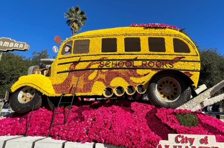 Những chiếc xe hoa rực rỡ sắc màu trong lễ hội Rose Parade ở Hoa Kỳ