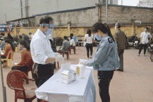 Chủ tịch TP Hà Nội: Biến thể Omicron đã song hành với Delta, số ca dự báo tiếp tục tăng