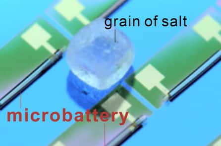 Các nhà nghiên cứu phát minh ra loại pin nhỏ nhất thế giới, chỉ bằng một hạt bụi