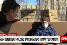 Video người dân Ukraine cầm vũ khí bảo vệ quê hương