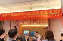 Bức ảnh “Phòng mổ toàn là tiền” gây bão MXH Trung Quốc