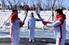 Lễ rước đuốc Olympic Bắc Kinh 2022 bị chỉ trích là “chính trị hóa” thể thao