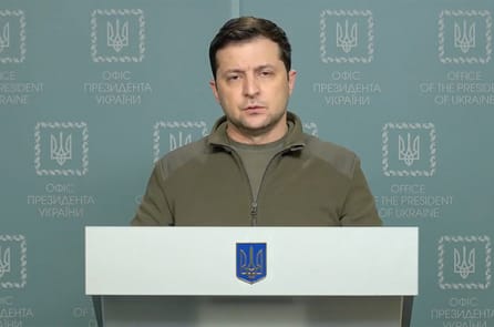 TT Ukraine kêu gọi kháng chiến, lên án đồng minh chỉ ‘nhìn từ xa’